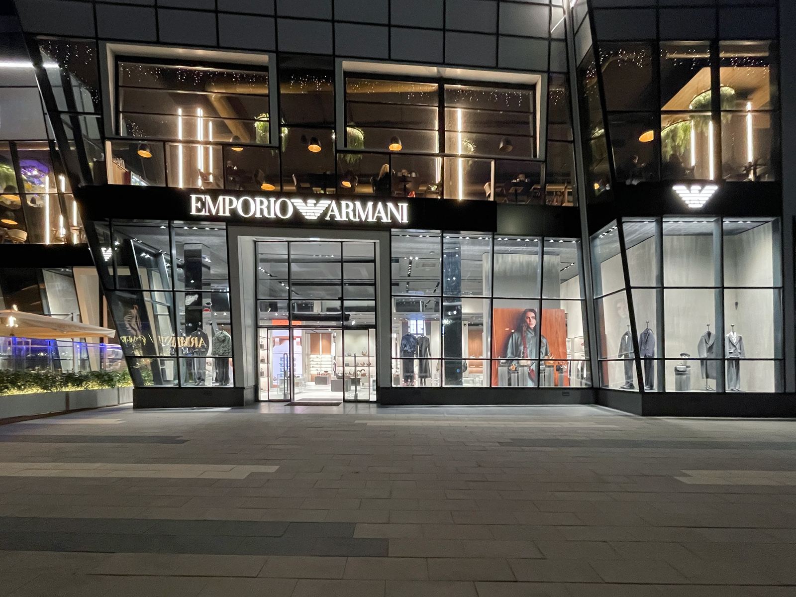 Фасада на магазина Emporio Armani в Central Park Burgas
