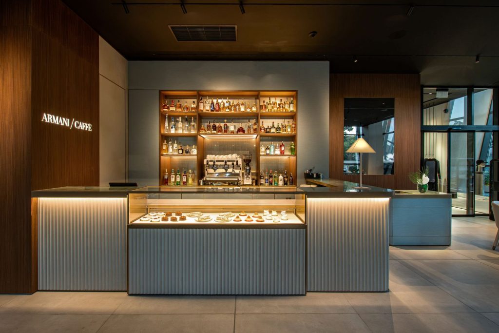 Барът на Armani/Caffè в Бургас
