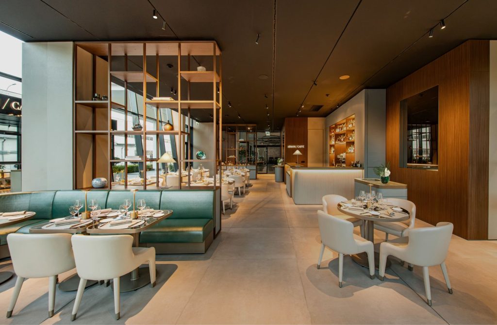 Интериор на Armani/Caffè в Central Park Burgas