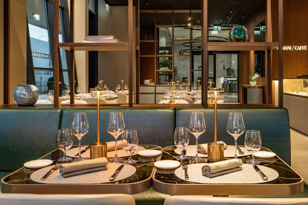Сервирани маси в Armani/Caffè в Бургас